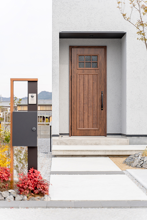 【 玄関 - 外 - 】